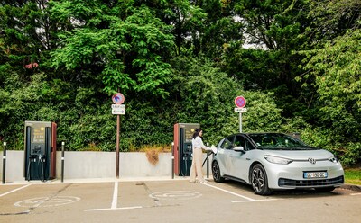 Delta UFC200 EV chargerfor IZIVIA FASTs Charging Network at McDonalds France