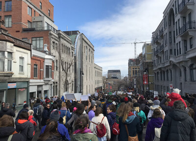Manifestation sur le boulevard Saint-Laurent à Montréal. Crédits: Nathan McClintock. (Groupe CNW/Institut national de la recherche scientifique (INRS))