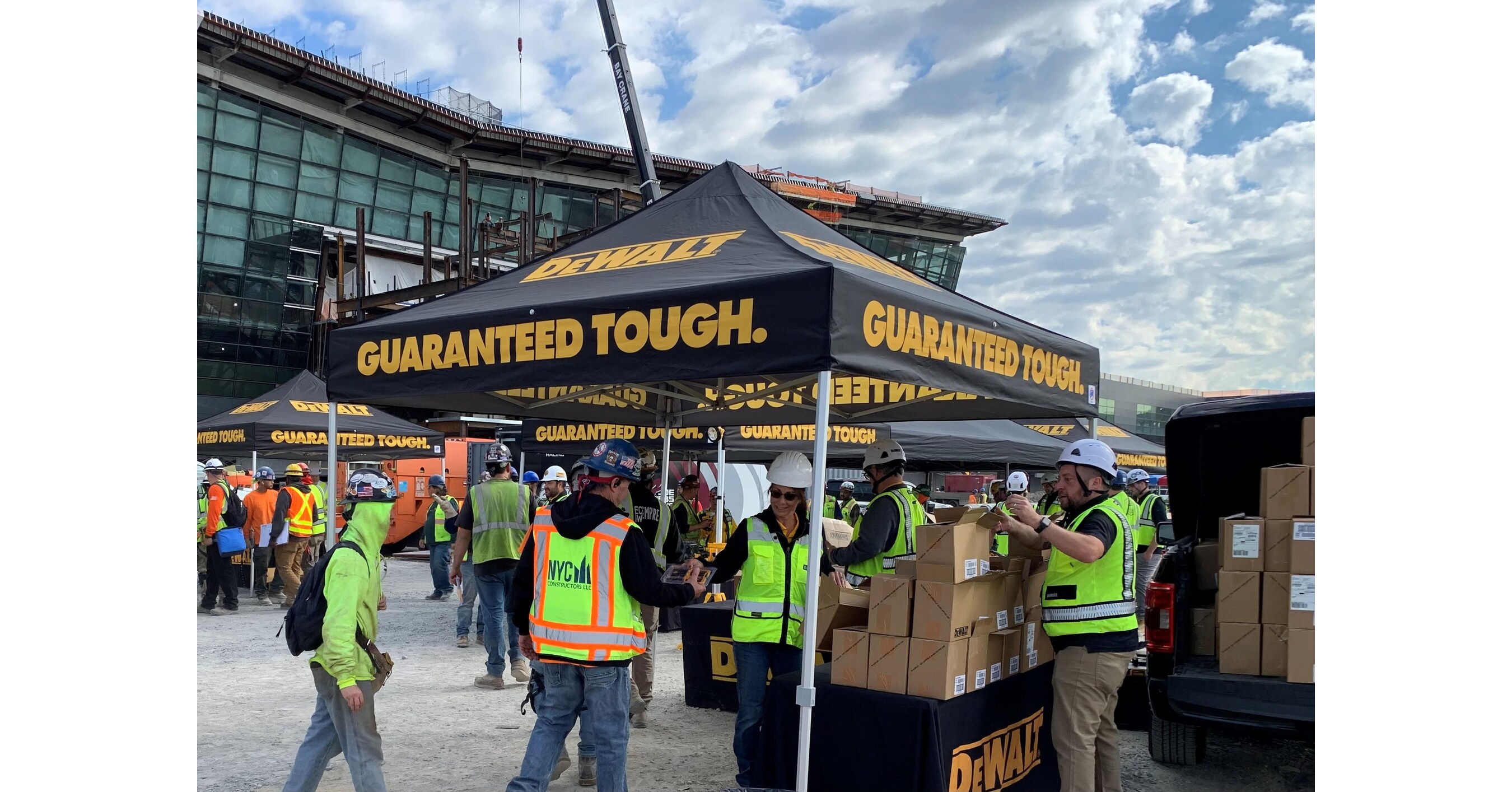 Building the Future of NYC: DEWALT® Thanks Trade Professionals Working on Historic Transformation of John F. Kennedy Airport