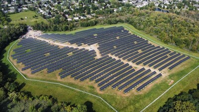 Pictured above: A SolarBank community solar project in New York, part of the Company’s growing portfolio designed to deliver clean energy solutions to local communities. This is an example of a community solar project and does not depict the Congress Project. (CNW Group/SolarBank Corporation)