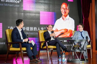 Michael Levitt (centre) in a discussion after the talk