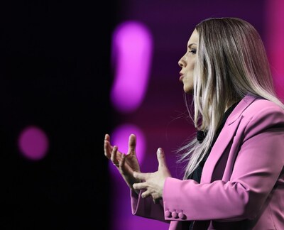 Gaby Natale, oradora principal ganadora de tres premios Emmy