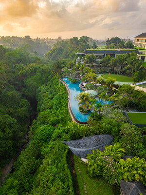 The Westin Resort & Spa Ubud Bali combines premium with sustainability, offering eco-friendly initiatives like hydroponic gardens and beekeeping, allowing guests to connect with nature while promoting environmental care