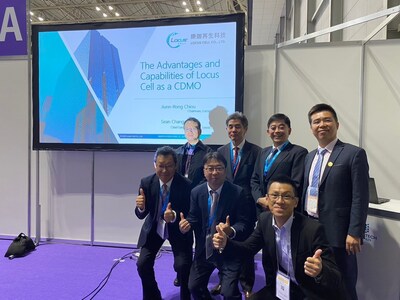 At the BIOJAPAN 2024 exhibition, Chairman J.R. Chiu (second from the right) and CEO Yu-Hsiang Chang (first from the right) of Rerum Regeneration Technologies delivered a speech on Taiwan's regenerative medicine law, capturing the attention of the industry. Hitachi's General Manager Sei Murakami (third from the right) gave opening remarks, emphasizing the cooperation between the two companies in the field of regenerative medicine.