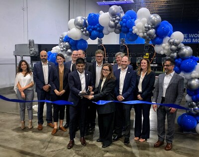 Kӧrber Senior Executive Leadership celebrates the opening of the company’s new, state-of-the-art Innovation Center in Dallas, Texas. Back (from left): Julia Neves, Balram Bali, Dr. Nicole Schwaebe, Markus Froehlich, Stefan Boehmer, Lucas Watson, Todd Henry, Creighton Trull, Samantha Wommack, Hamid Salemizadeh. Front (from left): Ananta Islam, CEO and Region President, Parcel Logistics, Americas, Körber Business Area Supply Chain and Dr. Helena Garriga, Group Executive Board Member and President