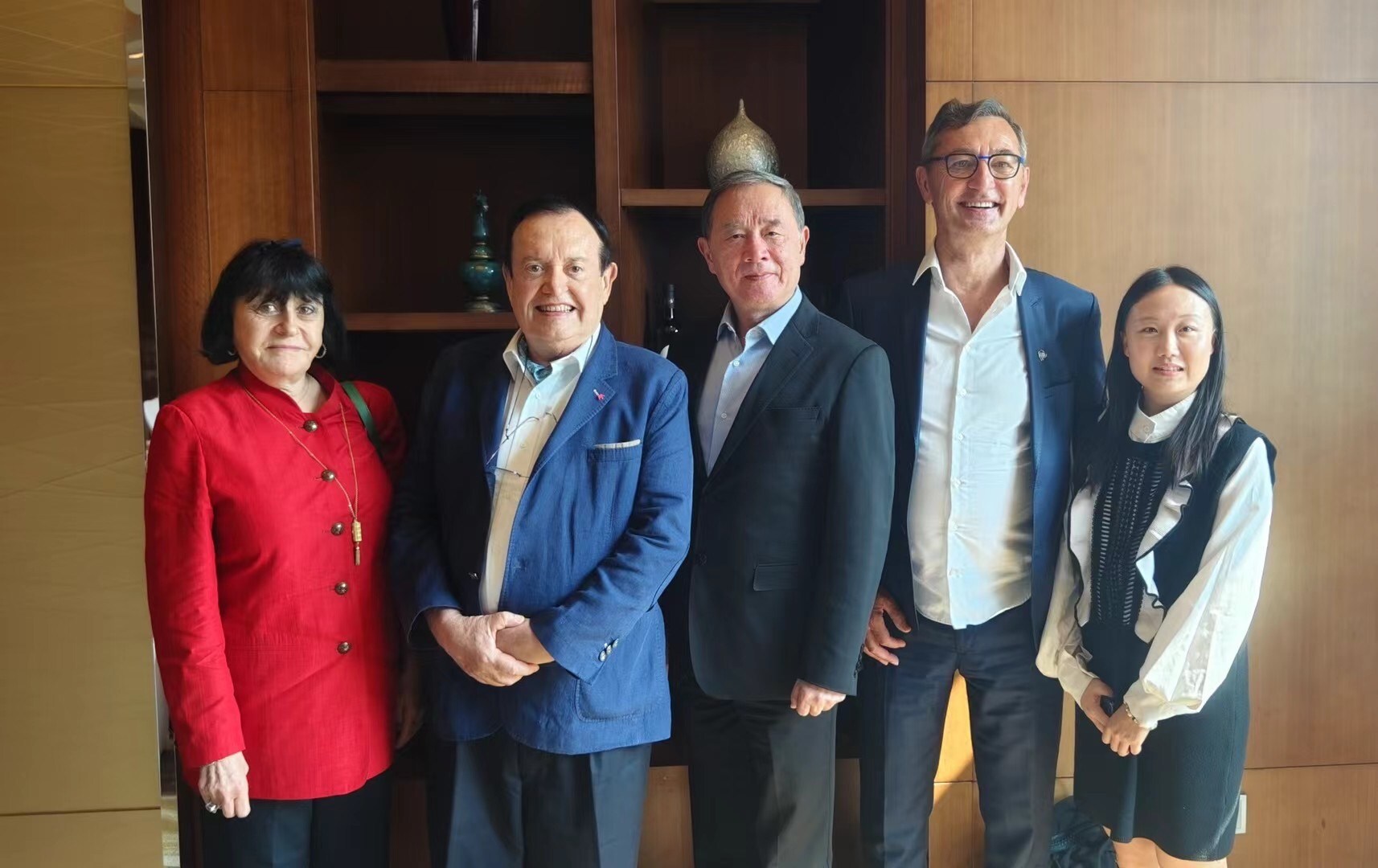 Unable to view the image, Please provide a valid URL.