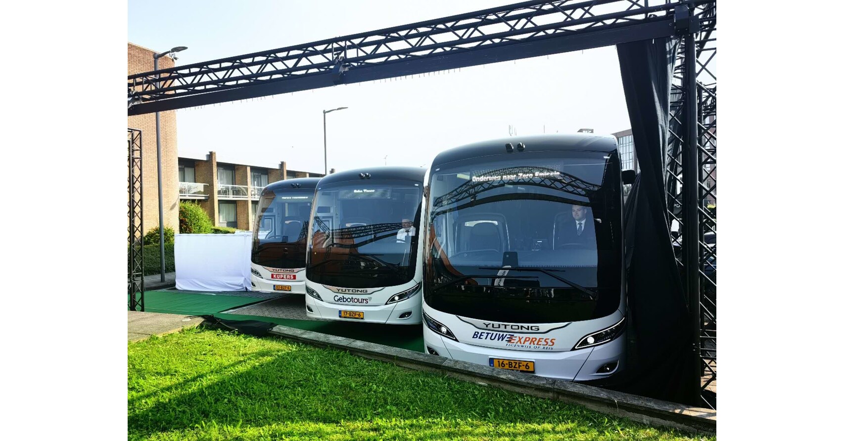 Yutong Elektrische Touringcars Maken Historisch Debuut in Nederland