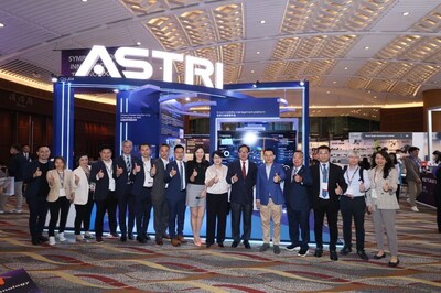 Legislator The Hon Ir Dr Lo Wai Kwok (sixth from right), visits ASTRI's booth at the HKTDC Hong Kong Electronics Fair (Autumn Edition) with the accompany of HKTDC Electronics and Electrical Appliances Advisory Committee Chairman Professor Steve Chuang (fifth from right) and HKTDC Deputy Executive Director Ms Sophia Chong (seventh from right), along with other guests. Ms Jamie Cheng (eighth from right), Senior Director of Ecosystem University Technology Transfer and Marketing of ASTRI, introduces the latest smart mobility technologies on display. Both Professor Chuang and Dr Alfred Ng (fourth from left) are ASTRI's Board of Directors