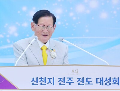 Chairman Lee Man Hee delivering a lecture at the 'Shincheonji Jeonju Evangelism Seminar' held at Shincheonji Jeonju Church on the 13th.