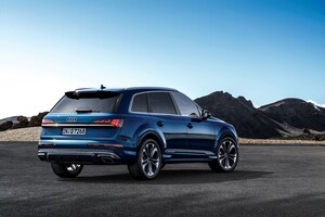 2024 Audi Q7 SUV Features Digital OLED Rear Light Panels produced by the OLEDWorks Atala Brand