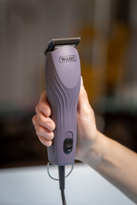 Wahl Professional KM10+ features an upgraded textured housing design with a secure grip for maximum comfort and control.