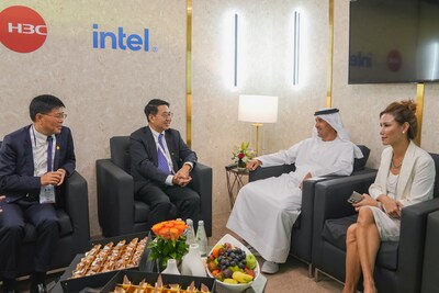 Tony Yu Engages with H.E. Helal Al Marri, Director General of Dubai Department of Economy and Tourism (PRNewsfoto/H3C)