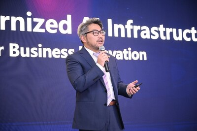 Ray Xu, Senior Vice President of H3C and President of Cloud, Compute, and Storage Product Line, delivered a keynote speech of “H3C Modernized AI Infrastructure, Lighting Up Your Business Innovation”, while launching H3C UniServer G7 series at H3C NAVIGATE Global Summit 2024 during GITEX Global. (PRNewsfoto/H3C)