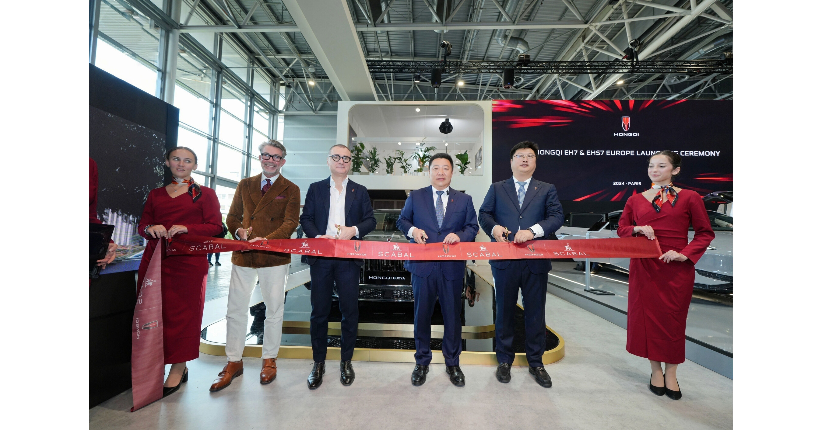 HONGQI und SCABAL kommen f&uuml;r eine ma&szlig;geschneiderte Luxus-Kooperation auf dem Pariser Autosalon 2024 zusammen