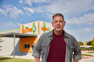 Salad and Go Teams Up with Football Hall of Famer Troy Aikman to Give Game Day Grub a Glow Up