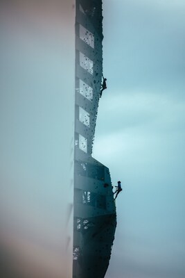 This symbolic climb not only highlights the physical challenges overcome by athletes but also underscores the commitment to environmental stewardship within the sporting community. (©Petr Chodura / Mammut Sports Group AG)