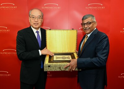 Chief Justice Zhang Jun and Chief Justice Sundaresh Menon (PRNewsfoto/Supreme Court of Singapore)