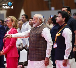 PM Narendra Modi fordert Indiens Führungsrolle bei 6G, ethischer KI und Datenschutz auf dem India Mobile Congress 2024