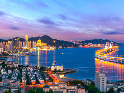 The beautiful scenery of the Dalian Xinghai Bay Bridge.