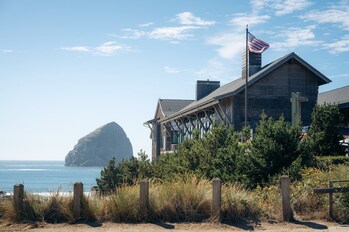 Headlands Coastal Lodge & Spa