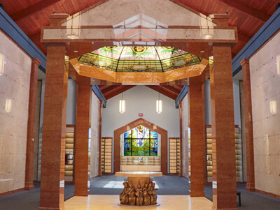 The new mausoleum features elegant marble crypts, glass cremation niches, and a stained-glass dome over the Altar of the Chapel of the Resurrection inspired by the Holy Spirit. Below the dome is a marble altar depicting bronze statues of Mary with the Twelve Apostles during Pentecost.