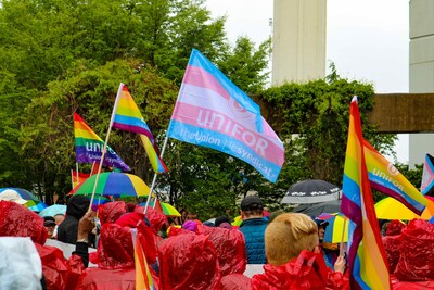 Unifor members rally in support of love and acceptance at a rally in Moncton, NB. (CNW Group/Unifor)
