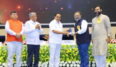 Chairman Prasana Prabhu accepts award at the 5th National Water Awards, 2023 on behalf of The Art of Living Social Projects.