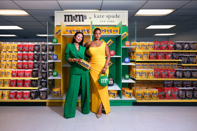 The M&M’S x kate spade new york Capsule Collection infuses the M&M’S iconic packaging and colorful candy shells with the distinctive kate spade new york design and superior craftsmanship to offer colorful fun through one-of-a-kind pieces.