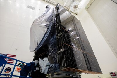 Technicians encapsulated NASA’s Europa Clipper spacecraft inside payload fairings on Wednesday, Oct. 2, 2024, in the Payload Hazardous Servicing Facility at NASA’s Kennedy Space Center in Florida. Photo credit NASA/Ben Smegelsky.