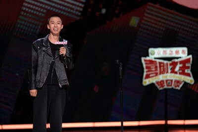 A still of Fu Hang from'The King of Stand-up Comedy'(PRNewsfoto/iQIYI)