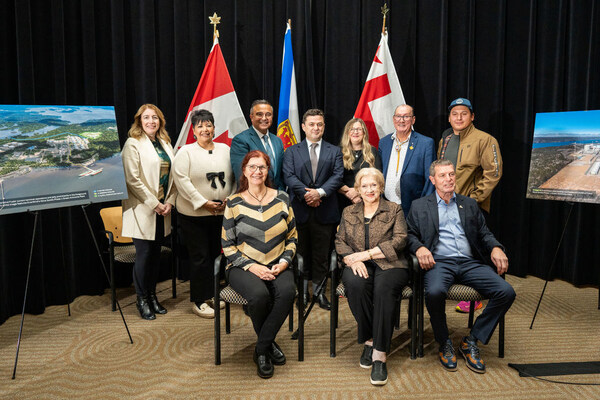 EverWind Founder and CEO, Trent Vichie stands with Member of Parliament Mike Kelloway, Cape Breton - Canso, Chief Terry Paul, Membertou First Nation, Rose Paul, CEO Bayside Corporate Paqtnkek, and Isaiah Bernard representing Ptolotek First Nation along with municipal representatives at the announcement awarding EverWind with $22.5million from Transport Canada's Green Shipping Corridor Fund. (CNW Group/EverWind Fuels)