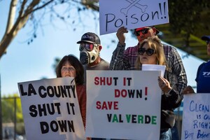 Over 250 Castaic Area Residents Protesting for a "State-of-Emergency" around Chiquita Landfill at Emergency Meeting of Elected Officials