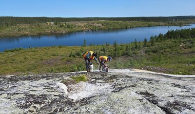 Figure 14: Channel sampling of the primary outcrop at the CV5 Spodumene Pegmatite. (CNW Group/Patriot Battery Metals Inc.)