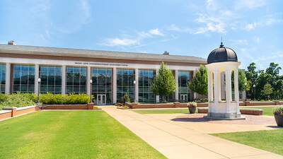 Auburn University engineering alumnus makes M scholarship pledge to his alma mater