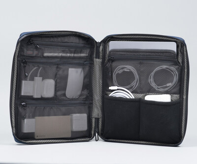 Transparent & padded interior pockets + built-in padded laptop sleeve (size: Medium)