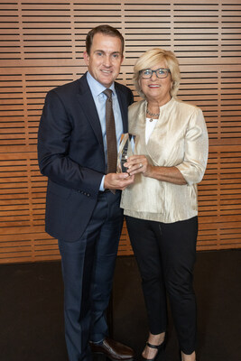 Greg Longstreet, President and CEO of Del Monte Foods, accepting the Corporate Hero Award.