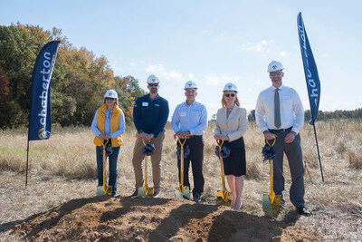 Chaberton Energy and Pivot Energy break ground at Project Crestone in Harrington, Del. Pictured from left to right: Erica Brinker, Chaberton Energy’s Chief Commercial and Sustainability Officer; Seth Shafer, Pivot Energy’s Director of Project Development; Stefano Ratti, Chaberton Energy’s CEO; Sen. Stephanie Hansen, Delaware Senator, 10th Senate District; and Drew Slater, Energize Delaware’s Executive Director.