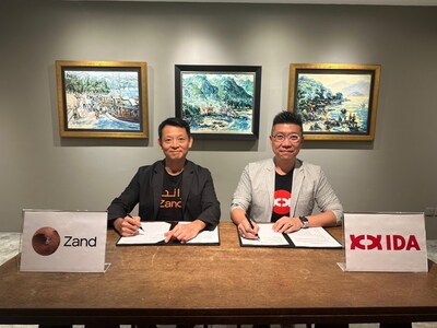 Michael Chan (left), CEO of Zand Bank, and Sean Lee (right), Co-Founder & CSO of IDA, signed a MOU, planning to initiate collaborative projects related to the Belt and Road Initiative.