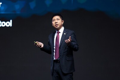 Leon Wang, presidente da Linha de Produtos de Comunicação de Dados da Huawei, fez um discurso na UBBF de 2024 (PRNewsfoto/Huawei)