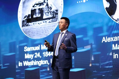 James Chen, président de la division Opérateurs de Huawei, prononçant son discours-programme (PRNewsfoto/Huawei)