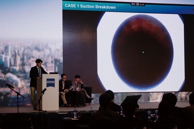 （2012年 A.P.A.C.R.S asia pacific refractive laser symposium上由明目眼科代表院長進行演說。 出處: 明目眼科自行拍攝）