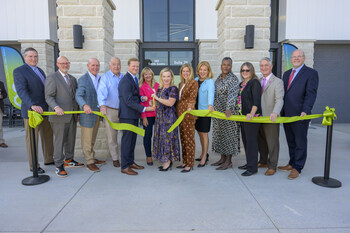 EO's Workforce and Child Development Hub was inaugurated by leaders from the private, public, and philanthropic sectors. 


Photo Credit : Earl Neikirk/Neikirk Image