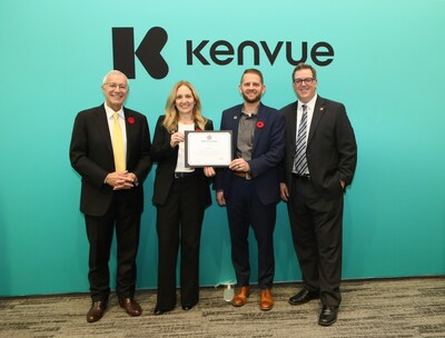 The Honourable Vic Fedeli, Ontario Minister of Economic Development, Job Creation and Trade, Kenvue Canada’s, Managing Director, Katie Decker and Guelph Plant Leader, Michael Syntax, along with the Mayor of Guelph, Cam Guthrie, unveil the newly expanded manufacturing facility in Guelph. (CNW Group/Kenvue)