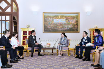 From left to right: Jimmy Yu, SVP of GDS International; Jamie Khoo, CEO of GDS International; William Huang, Chairman of GDS International; Paetongtarn Shinawatra, Prime Minister of Thailand; Narit Therdsteerasukdi, Secretary General of BOI; and Jirayu Houngsub, Government Spokesperson