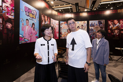 Legislator Chiaohui SU with Homme TSAI (PRNewsfoto/Taiwan Creative Content Agency)