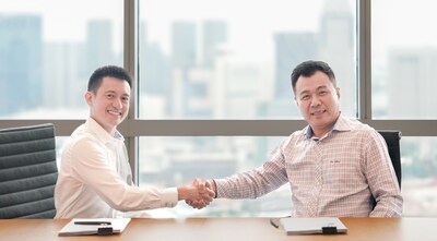 SP Manufacturing CEO Philip Ong (left) and IJA Chairman Ben Meng (right)