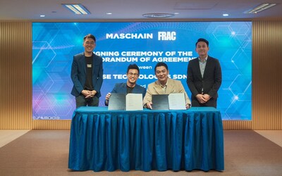 MOA signing between FRAC Sdn Bhd and Masverse Sdn Bhd: (From left) Mr Melvin Tan (Chief Investment Officer of FRAC), Mr Japhet Lim (Chief Executive Officer of FRAC), Mr Richard Koay (Chief Marketing Officer of Masverse) and Mr Seong Jiann Koay (Chief Financial Officer of Masverse).