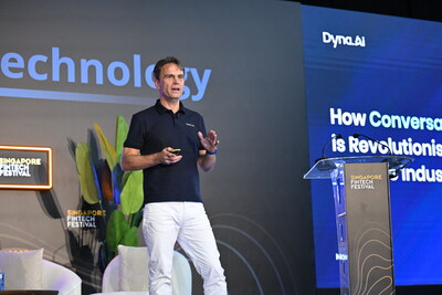 Tomas Skoumal, presidente y copresidente de Dyna.Ai, pronunciando su discurso inaugural en el Festival Fintech de Singapur (PRNewsfoto/Dyna.Ai)