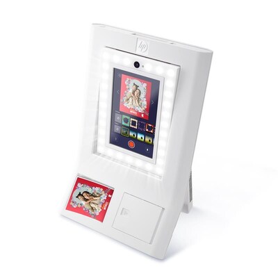 The new HP Sprocket Photobooth merges the fan-favorite features of a classic photobooth with HP Sprocket's signature portability and ink-free printing capabilities.