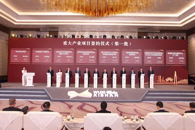 A foto mostra a cerimônia de assinatura do projeto em um evento promocional de investimentos realizado no distrito de Xishan, na cidade de Wuxi, província de Jiangsu, no leste da China, em 8 de novembro de 2024. (PRNewsfoto/Xinhua Silk Road)